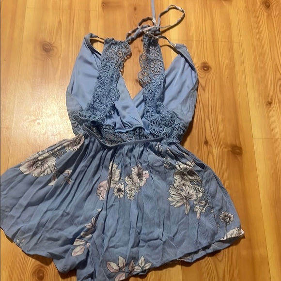 Floral Blue Romper with Lace Details - Picture 2 of 3
